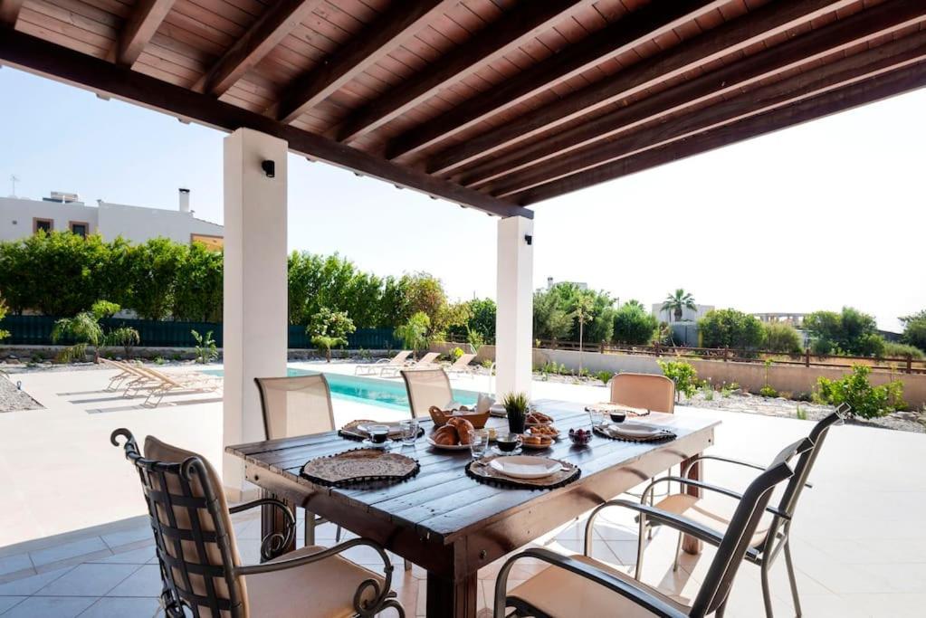 Villa Maribia With Private Pool Gennadi Exteriör bild